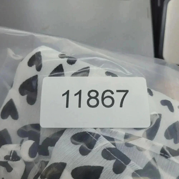 J. Crew Women's M  V- Neck Black & White Heart Print Chiffon Blouse   29PT - Picture 9 of 9